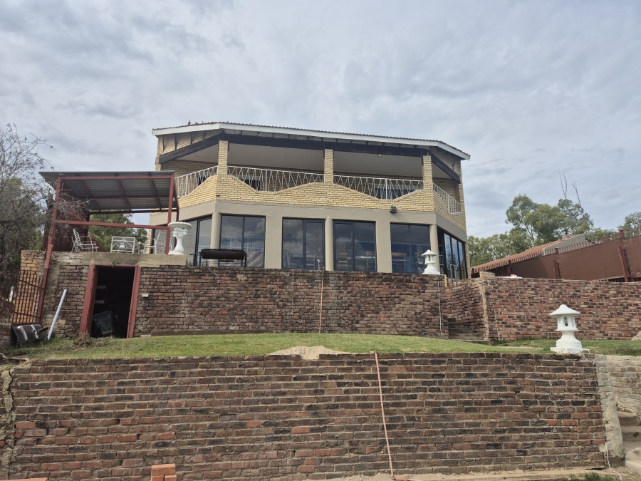 5 Bedroom Property for Sale in Bloemhof North West